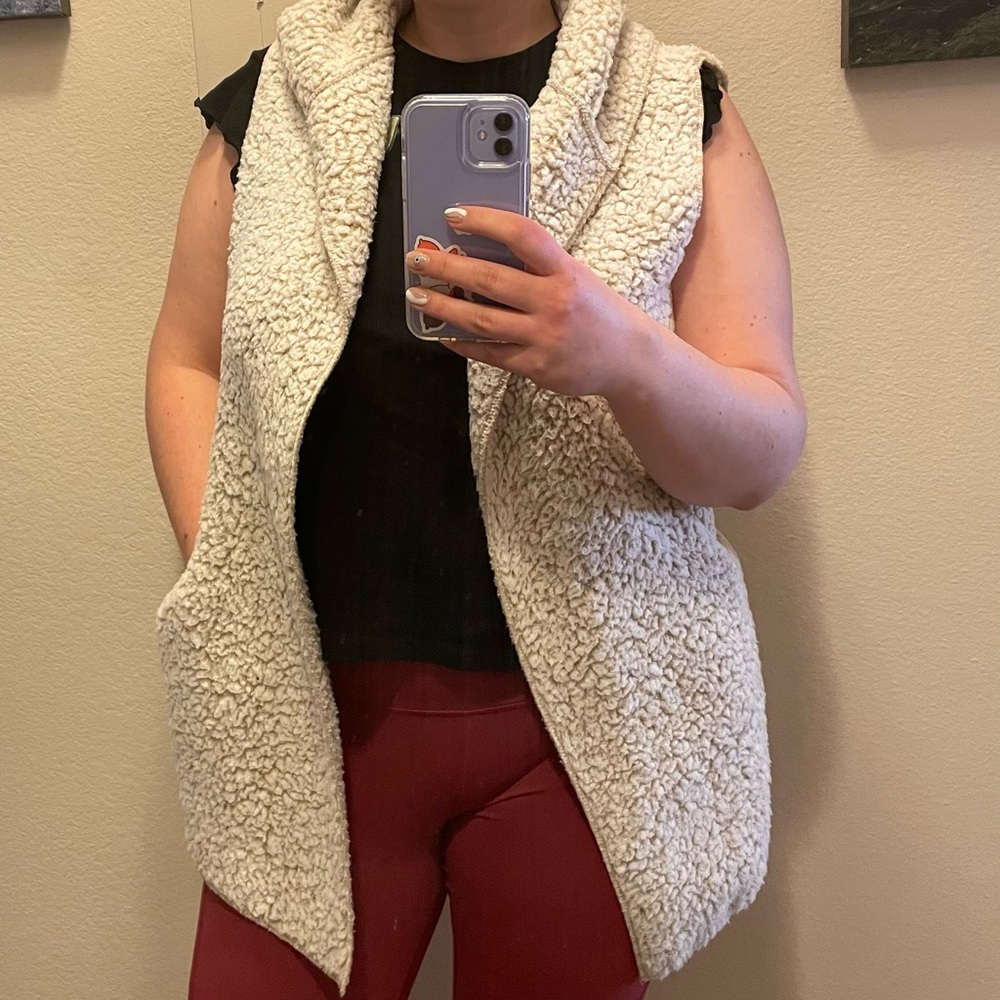 Beige short sleeve vest